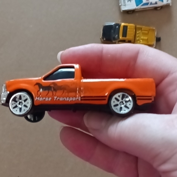 EUC 9 toy vehicles Maisto, Hot Wheels, & Matchbox cars pickups coupes, some VTG - Picture 5 of 15